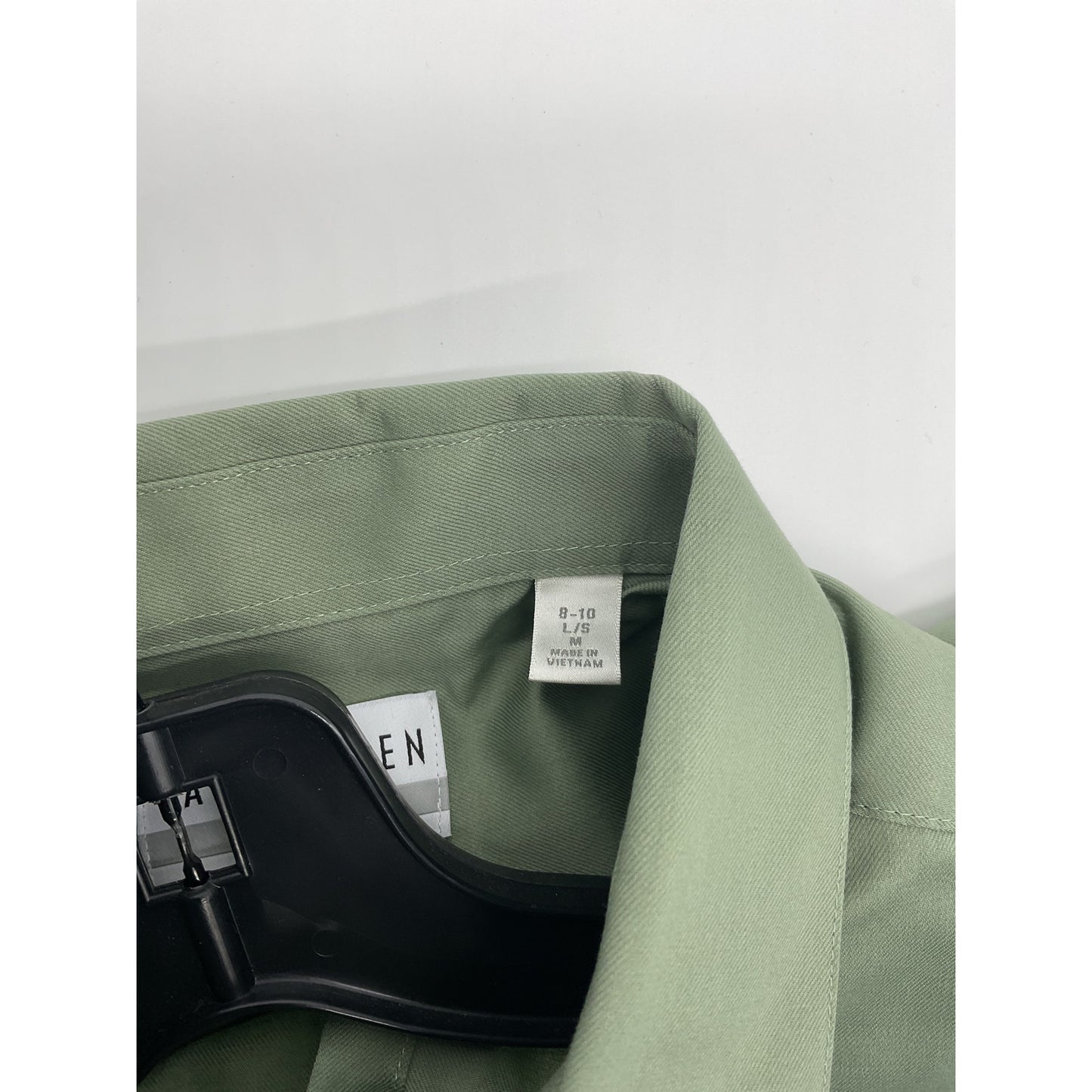 Van Heusen Women’s Button-Up Dress Shirt L (8–10)