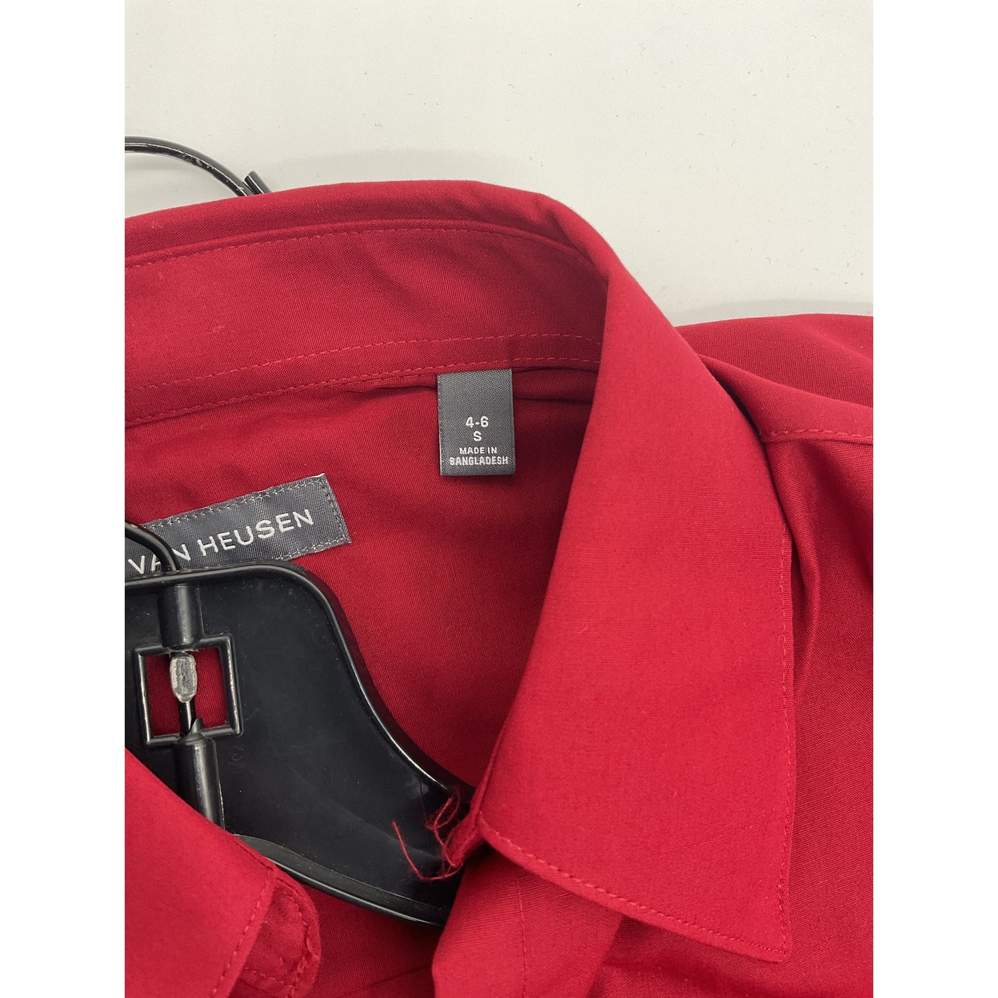 Van Heusen Women’s Button-Up Dress Shirt S (4–6)