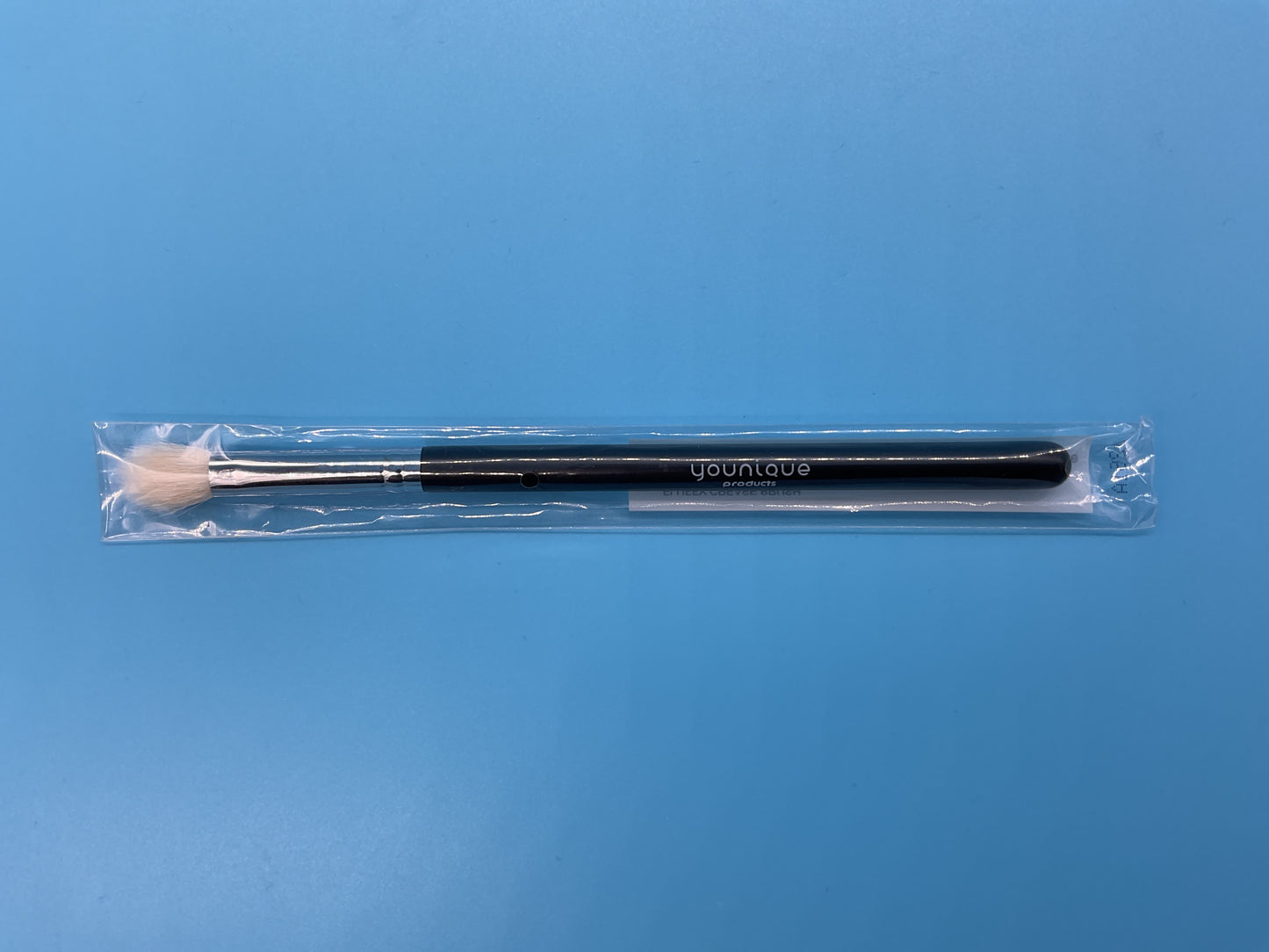 Younique ~ Fluffy Crease Brush