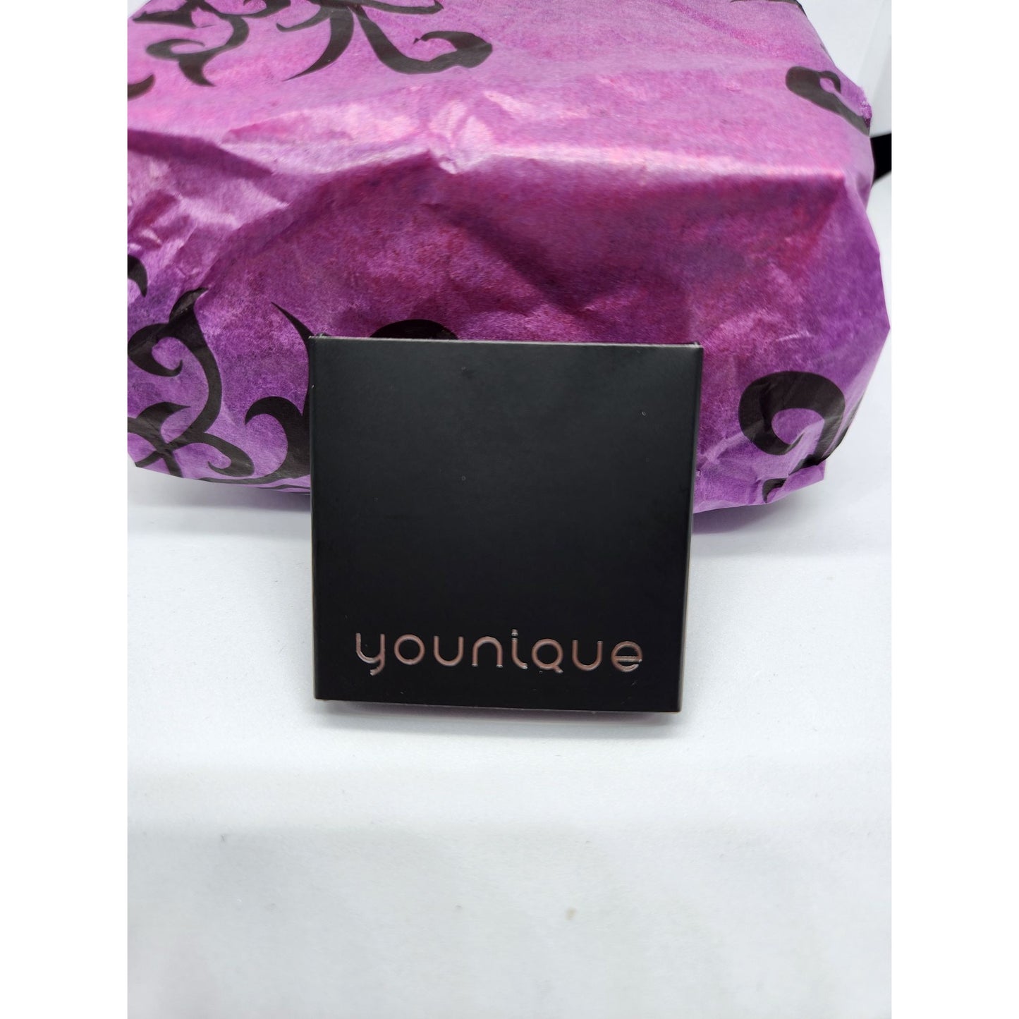 Younique ~ Moodstruck Pressed Shadow Single Compact