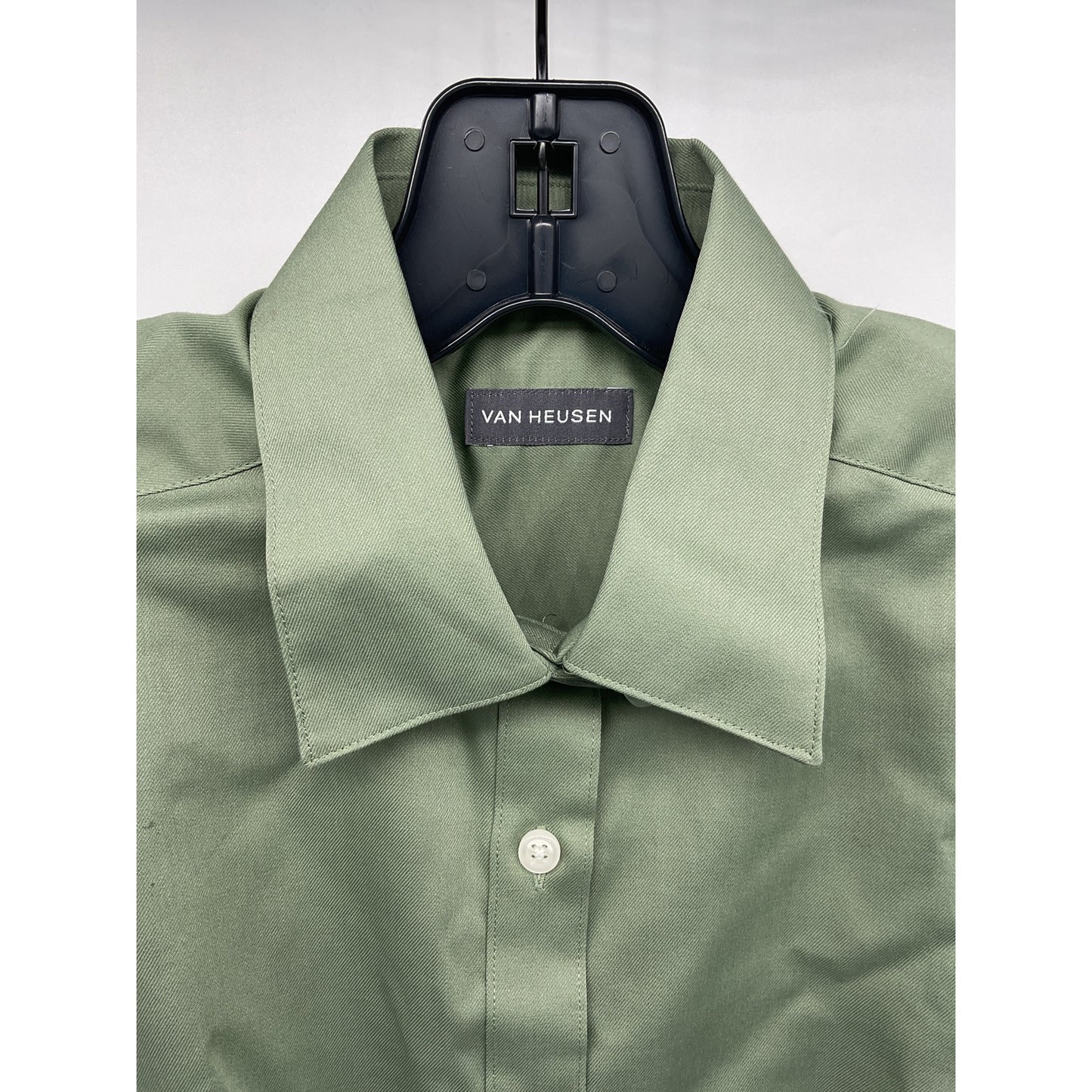 Van Heusen Women’s Button-Up Dress Shirt S (4–6)