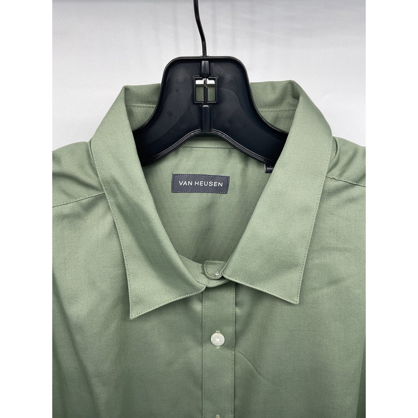 Van Heusen Women’s Long-Sleeve Dress Shirt XL (16–18)