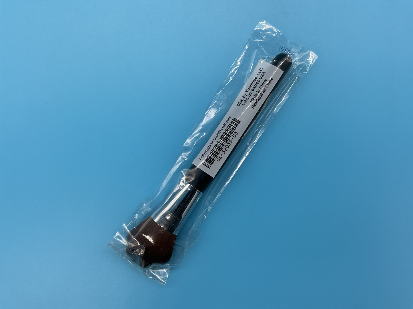 Younique Tapered Blusher Brush – Soft Synthetic Airbrush Cheek Brush