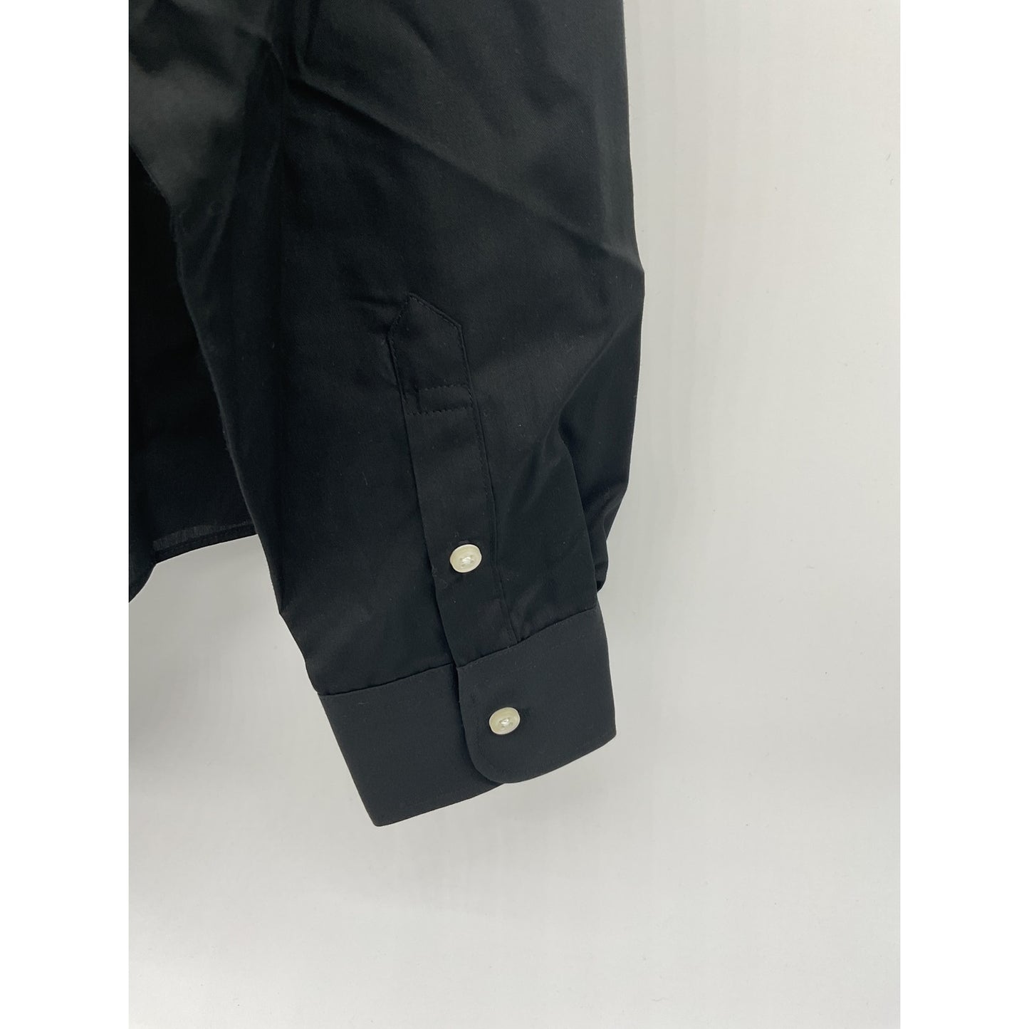 Van Heusen Women’s Button-Up Dress Shirt M (8–10)