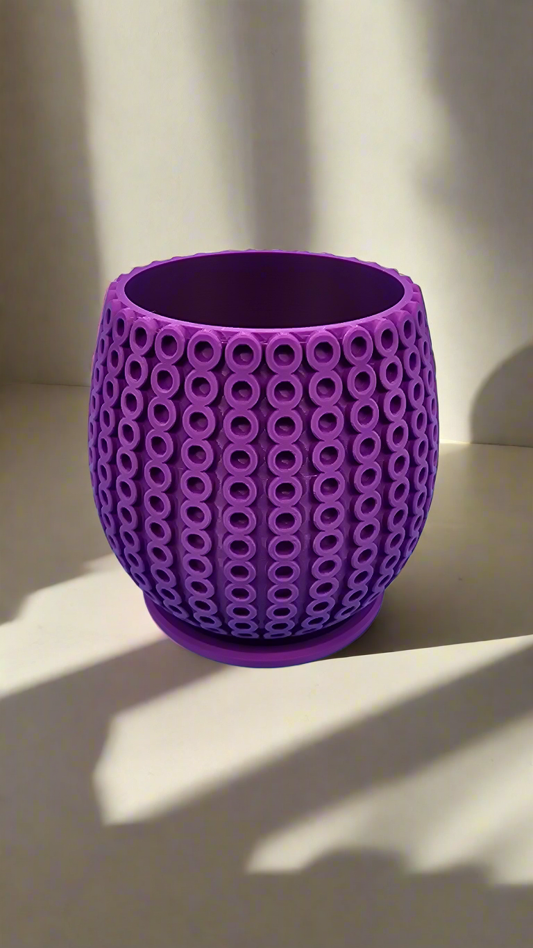 Planter with circle pattern and drip tray