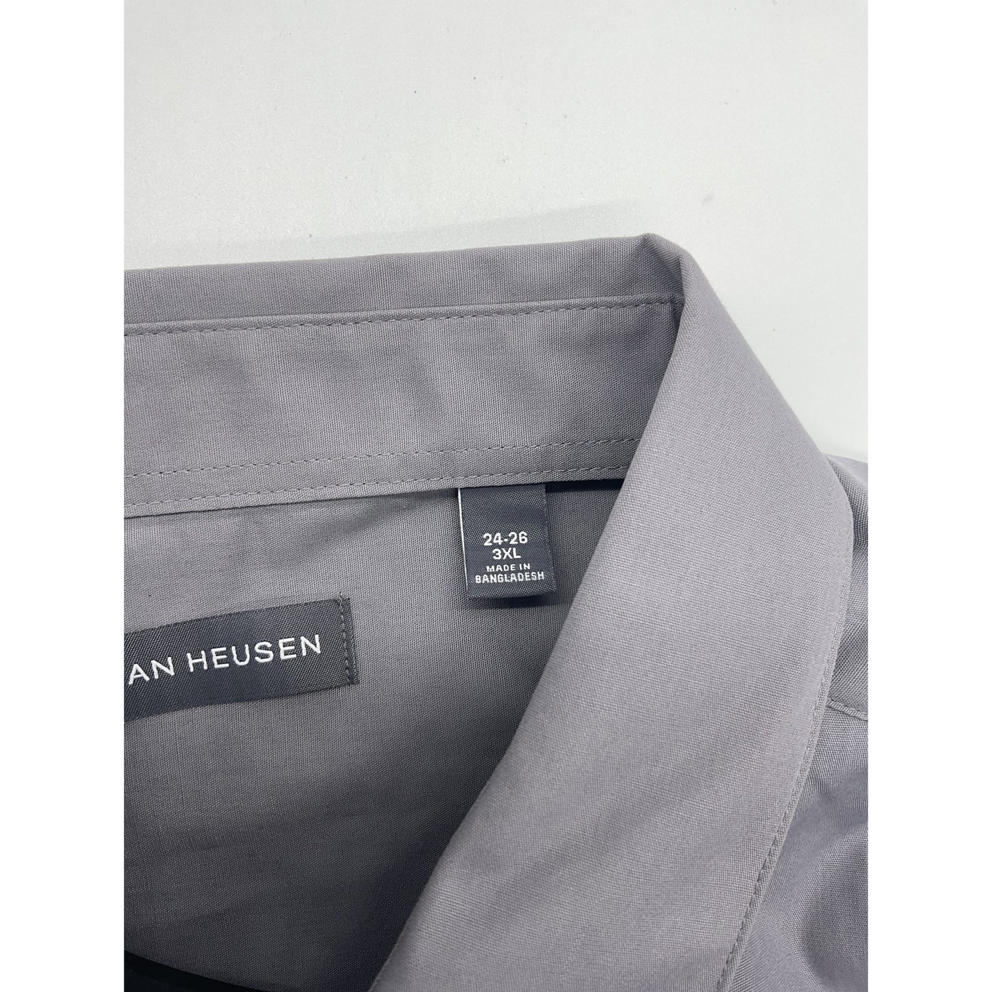 Van Heusen Women’s Button-Up Dress Shirt 3XL (24–26)