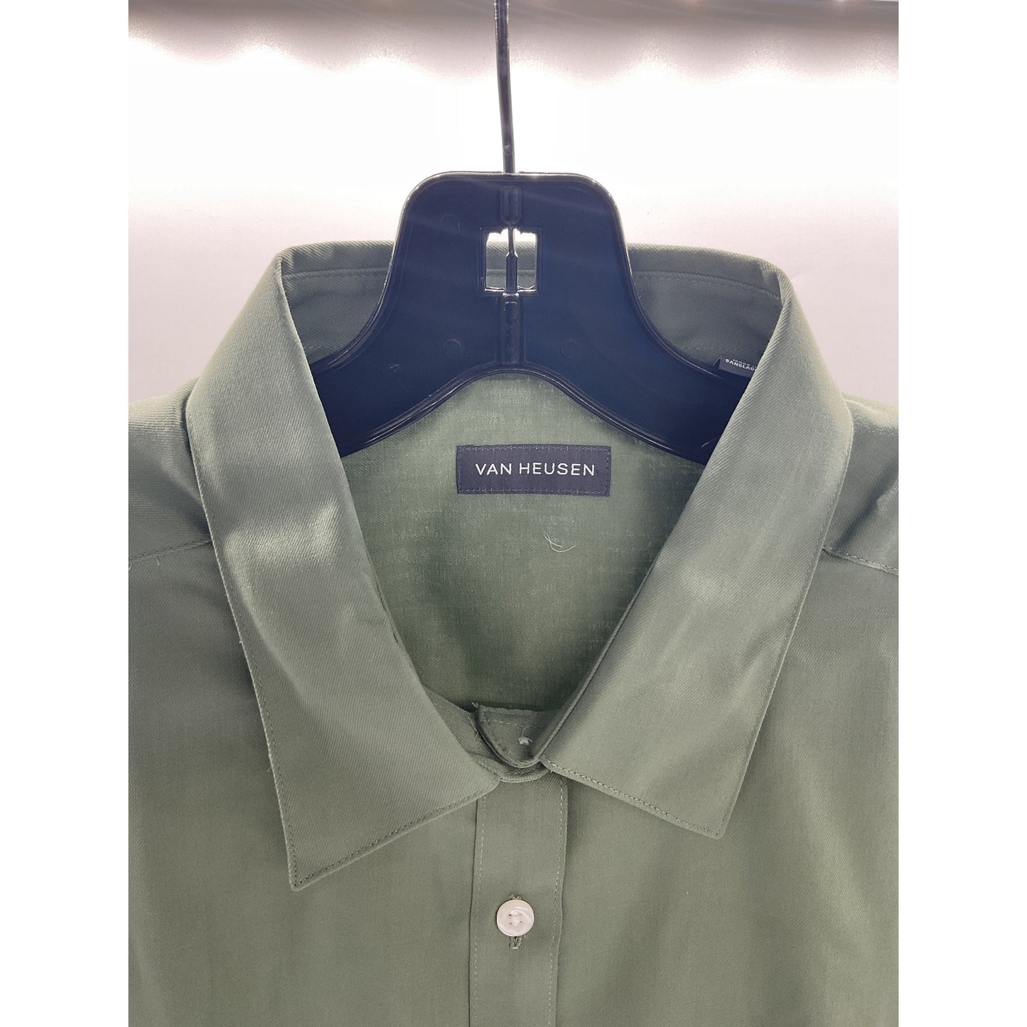 Van Heusen Women’s Long-Sleeve Dress Shirt – XL (16–18)