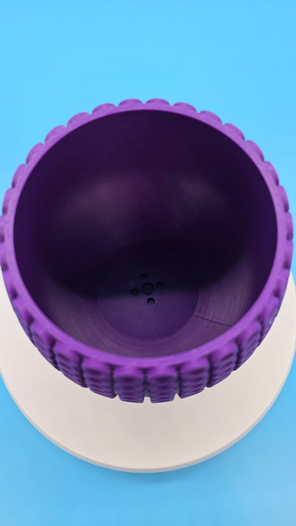 Planter with circle pattern and drip tray