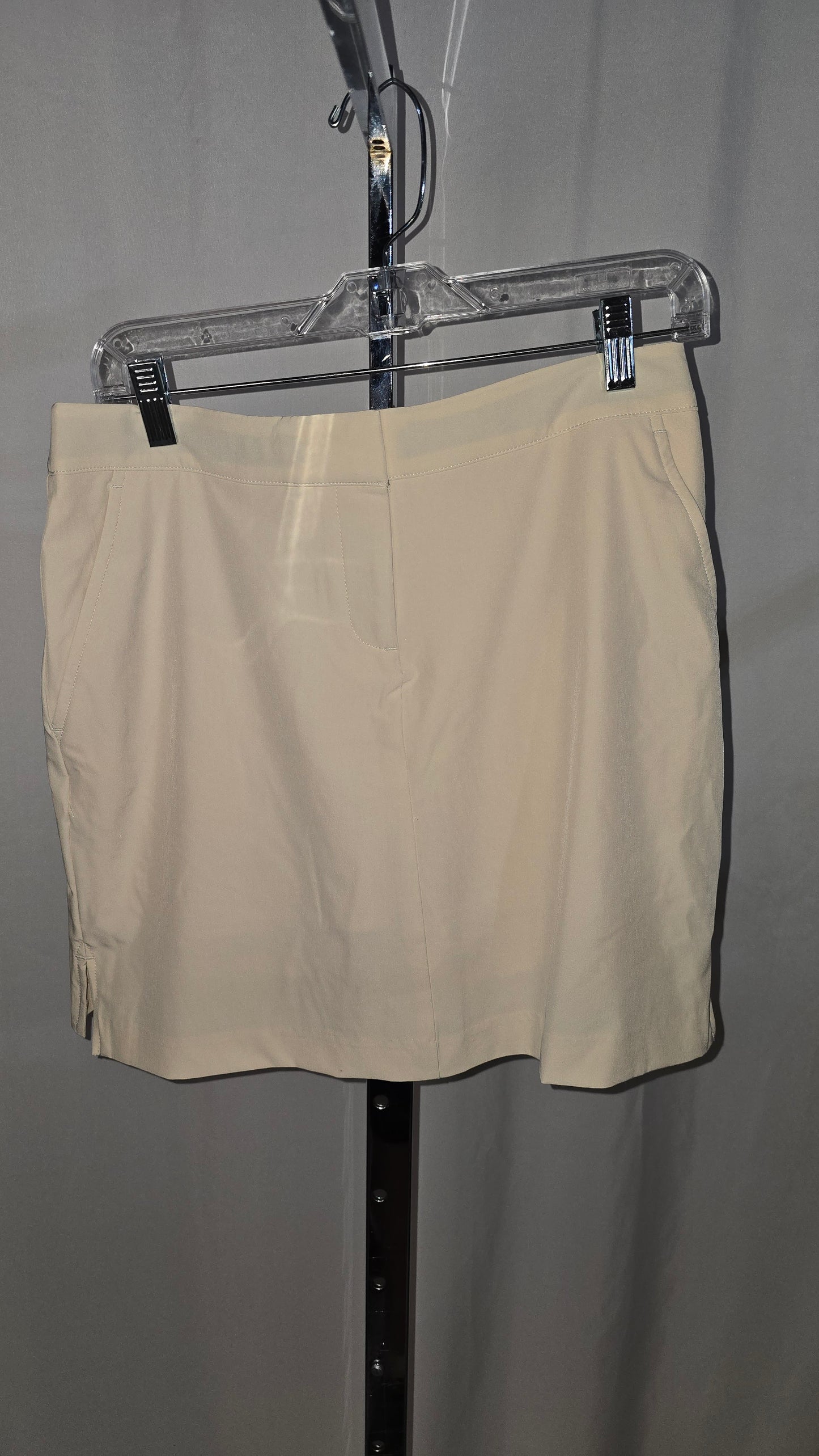 Izod Women's Golf Skort - Tan - Size 2 - NWT