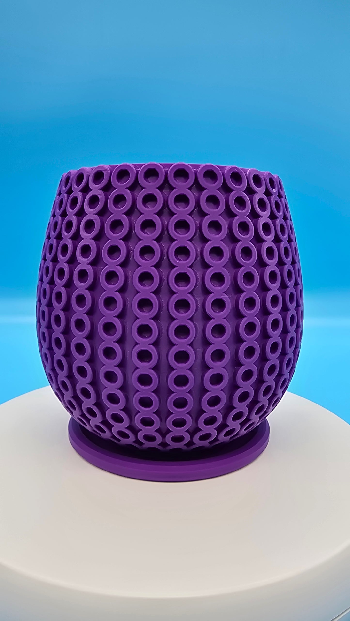 Planter with circle pattern and drip tray