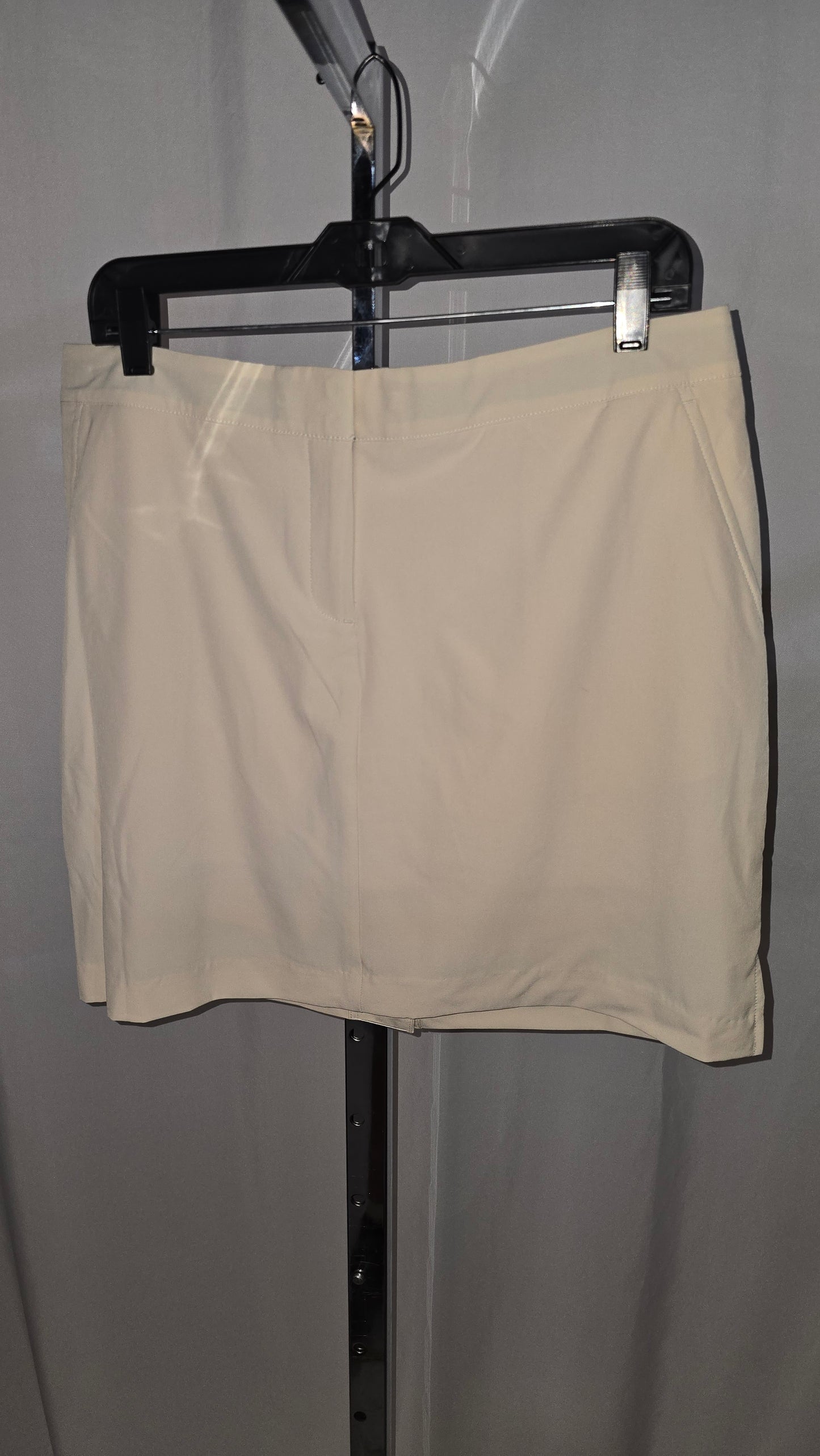 Izod women's Golf Skort - Tan - Size 10 - NWT