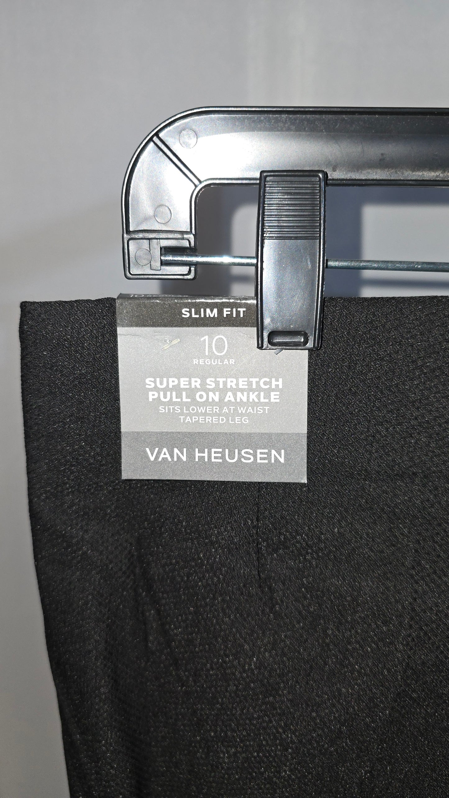 Van Heusen Women's Slim Fit, Super Stretch, Pull-on ankle Pants - Black - Size 10 regular- NWT